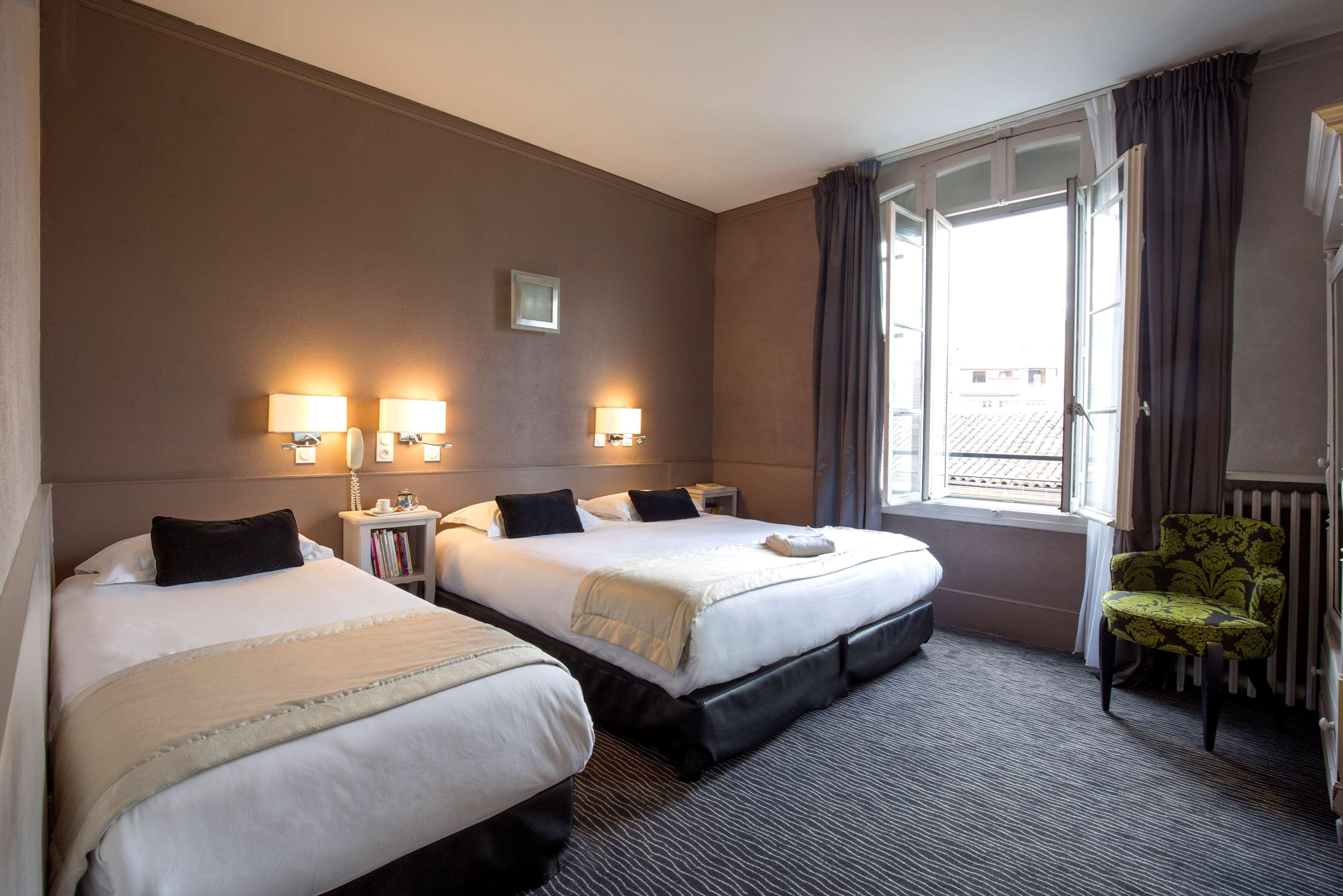 Raymond 4 Hotel