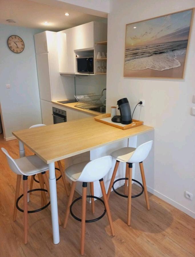 Très Bel T3 - Métro Mermoz - Parking Appartement