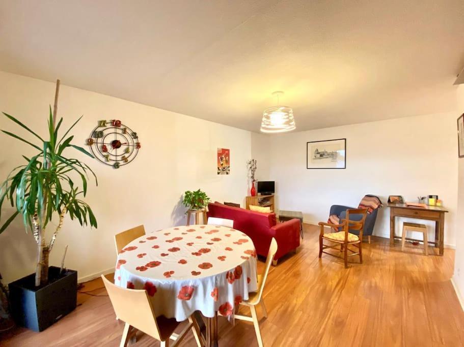 Le Garonne - 2 Chambres & Parking Apartamento *