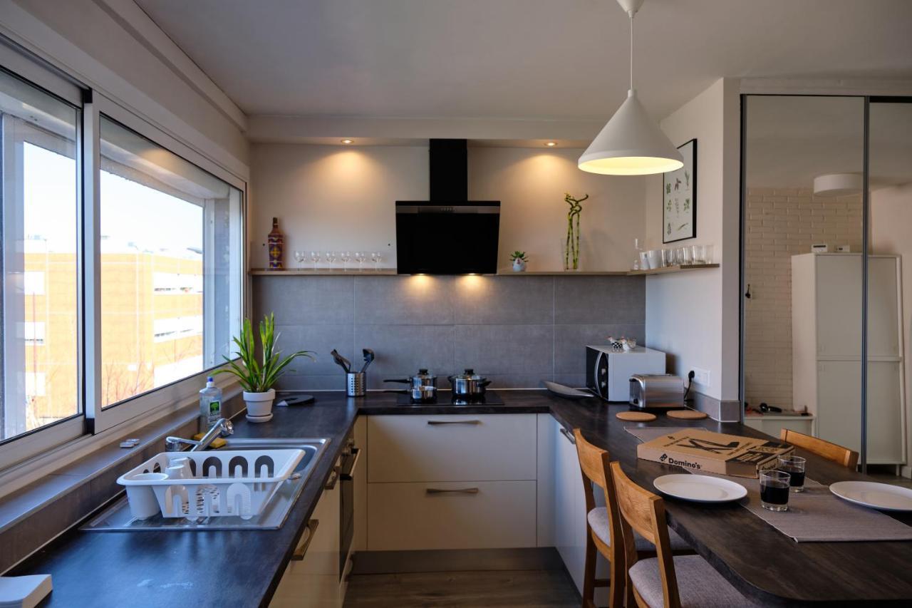 Two Bedrooms Modern Close To Tram