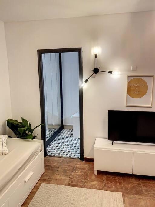 Ibiza -sublime Studio Place De La Trinite- Netflix Apartment Toulouse