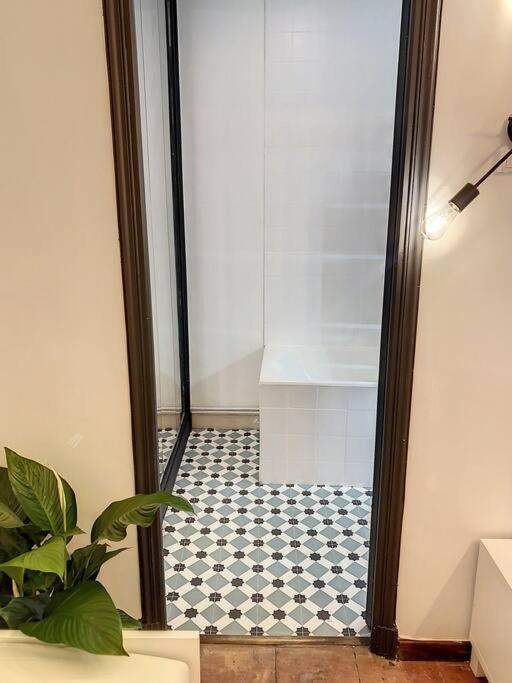 Ibiza -sublime Studio Place De La Trinite- Netflix Apartment *