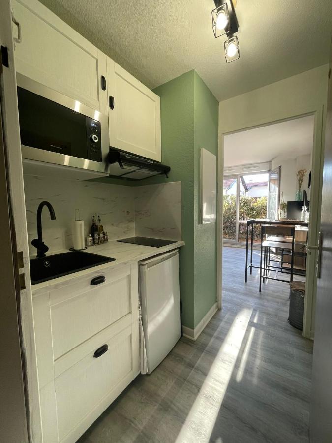 Studio Avec Terrasse - Piscine - Free Parking Apartamento