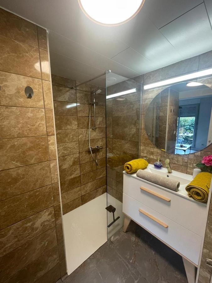 Studio Avec Terrasse - Piscine - Free Parking