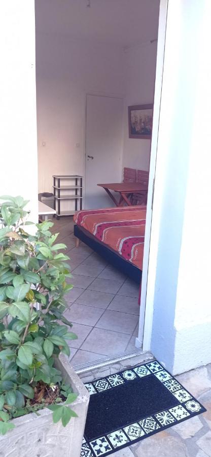 Meublée Indépendante, Avec Piscine, Pour 2 Personnes Apartamento *