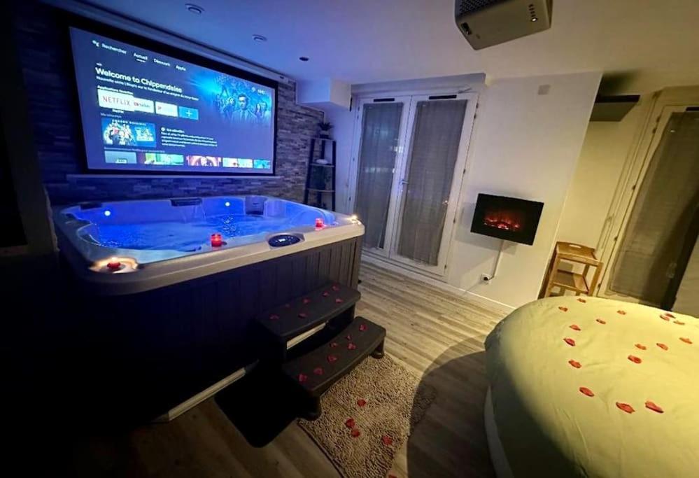 Room/jacuzzi * Toulouse