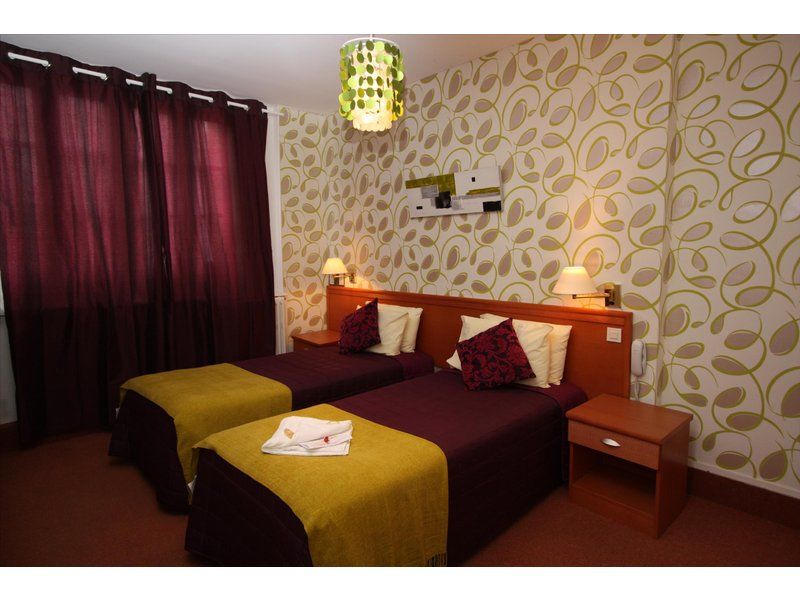 Raymond 4 Hotel