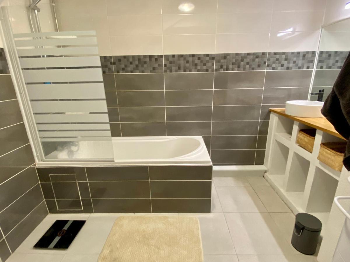 Duplex 2 Chambres, Terrasse & Metro A 200m Apartamento