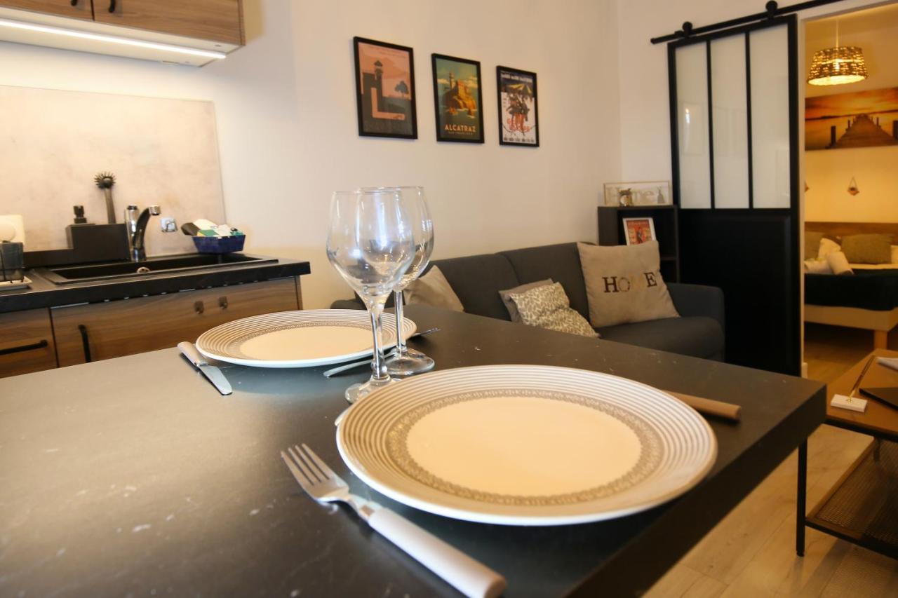 Expat Renting - L'evasion - Saint Michel - Metro Apartment *