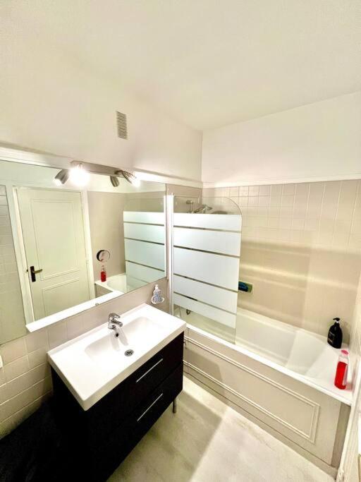 Apartment Au Bord Des Berges + Parking Toulouse