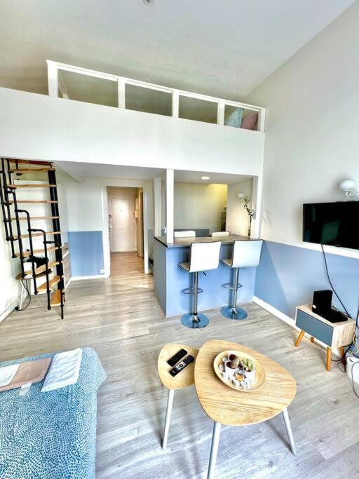Au Bord Des Berges + Parking Apartment *
