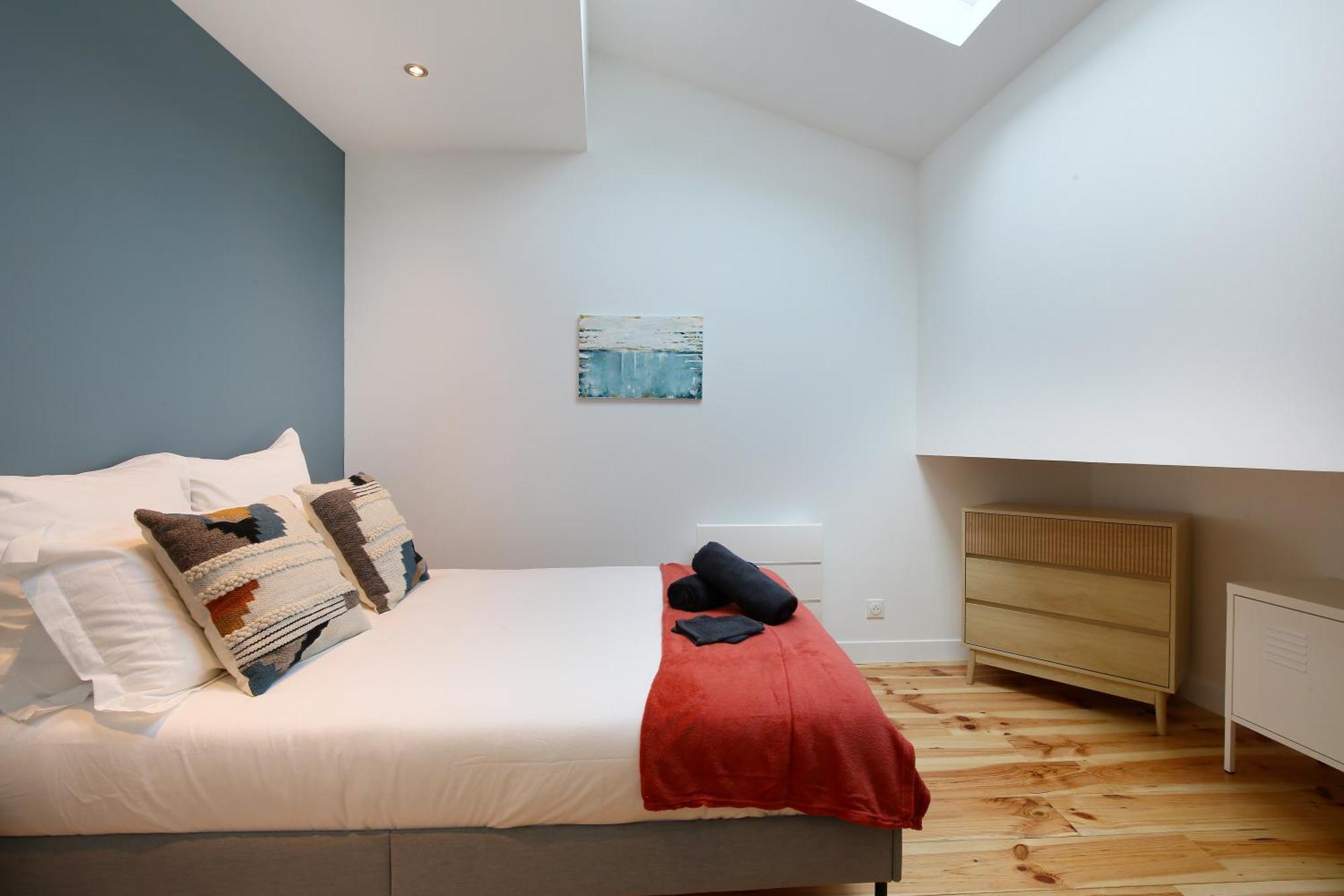 Lumineux, Moderne Et Entierement Equipe