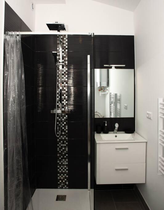 Superbe T2 Au Coeur De Lalande+parking Prive Appartement