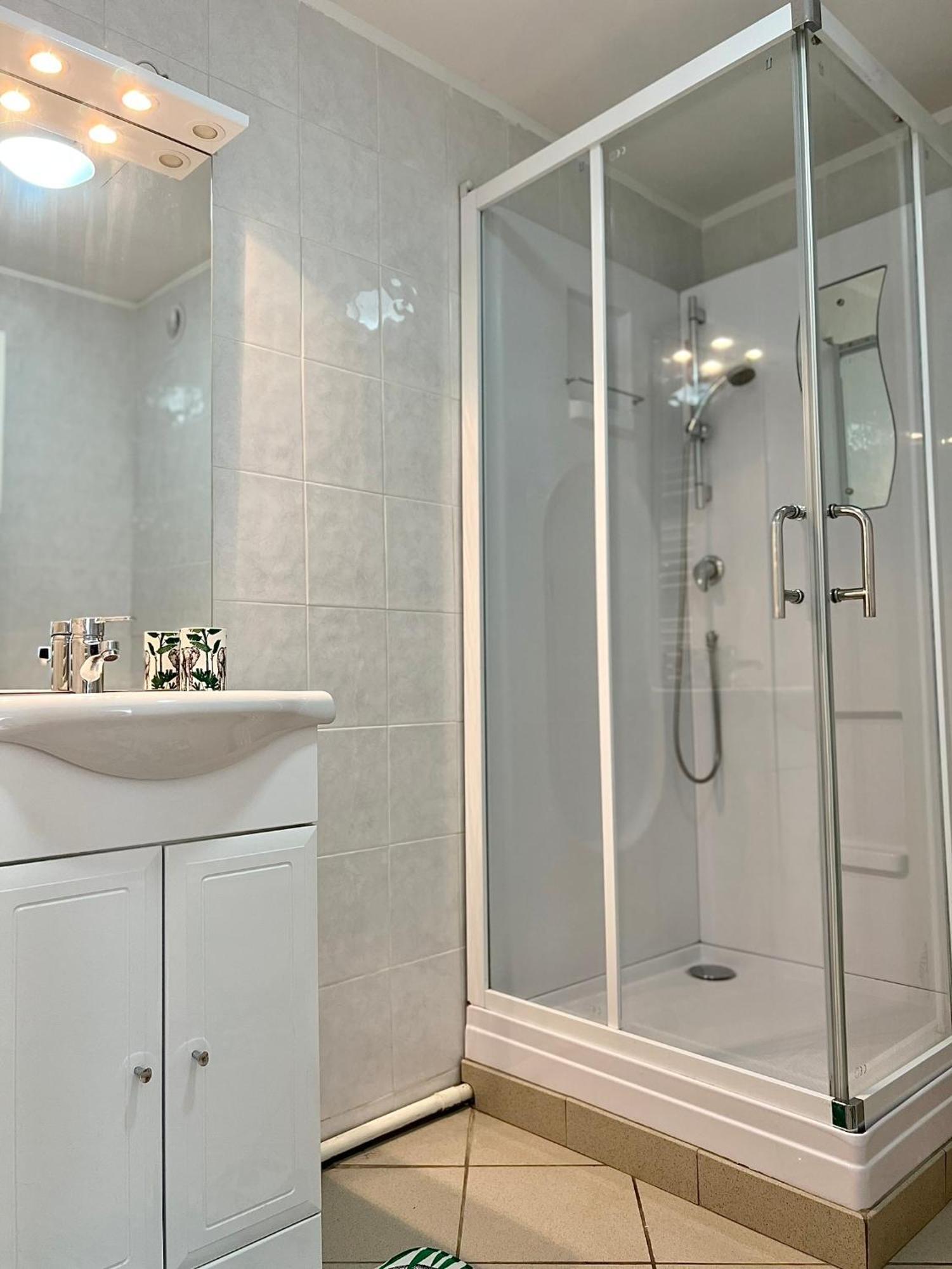 Paisible T3 Proche Metro, Wi-fi & Terrasse Privee Appartement