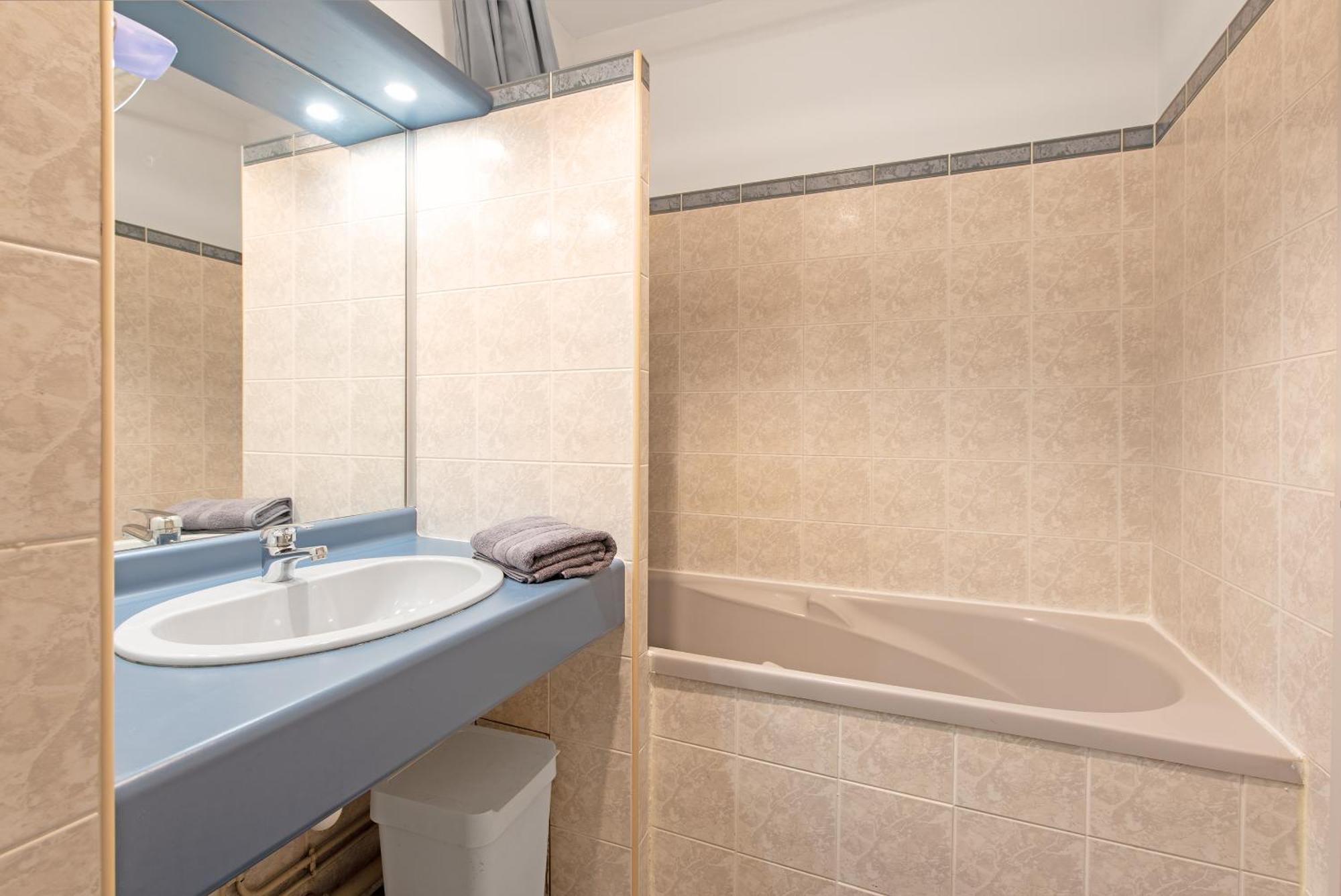 T2 Centre Avec Parking Gratuit Et Jardin Apartamento *