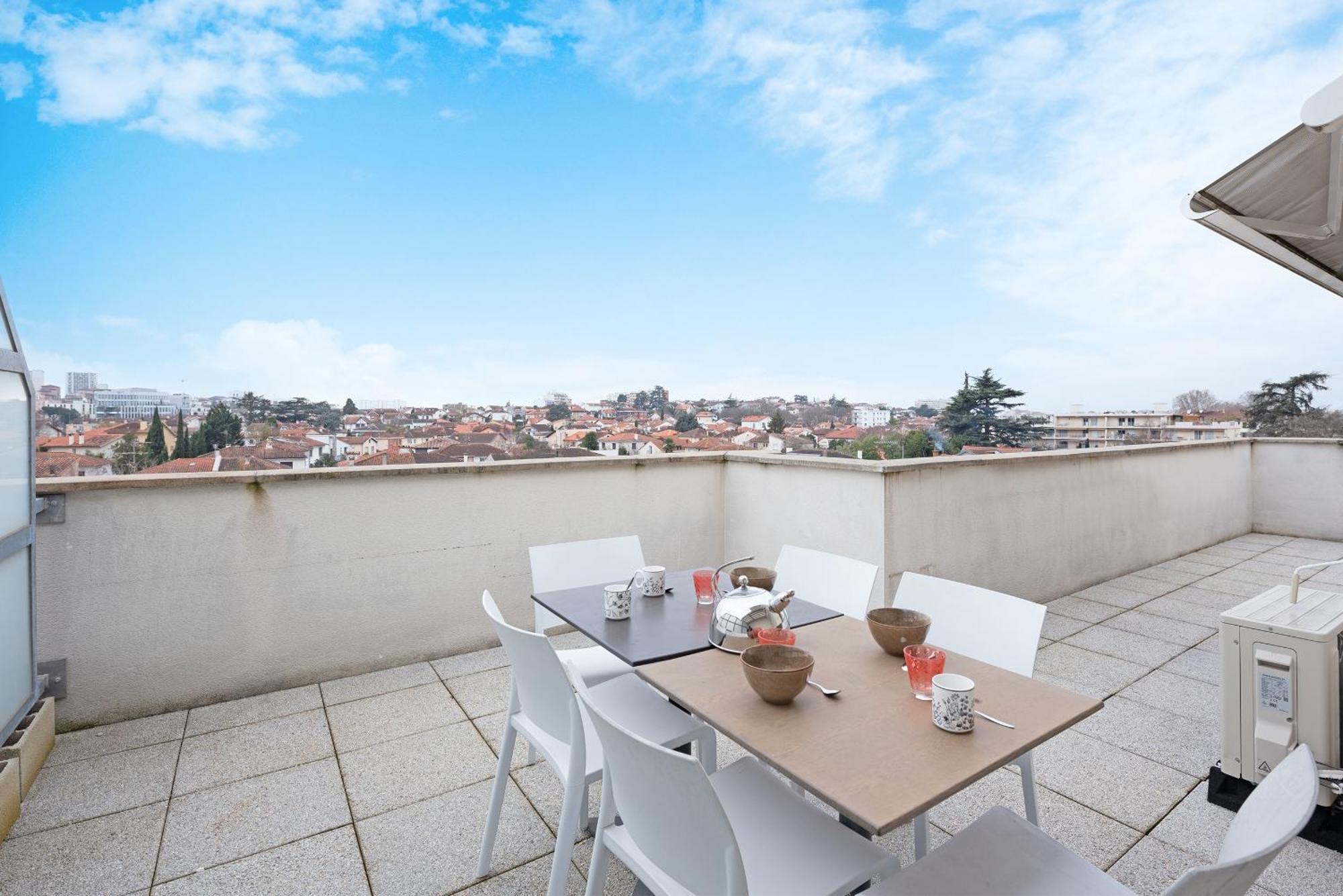 Spacieux T4 Proche Centre-ville, Clim Et Parking Appartement
