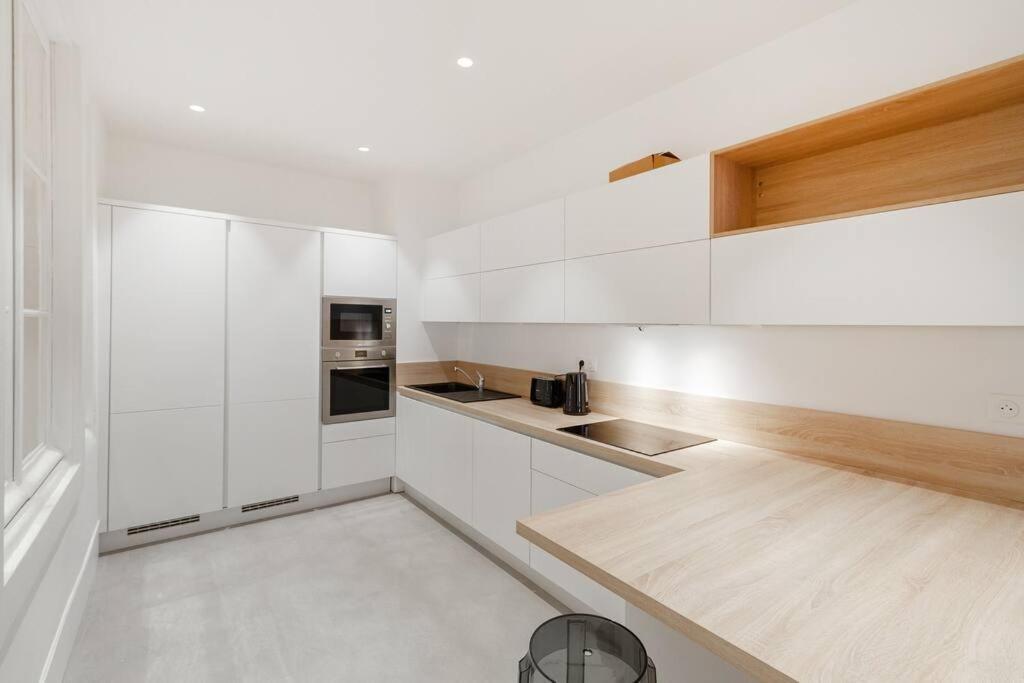 L'elegant Paradoux - 3 Sdb - 2 Wc - Ascenseur - Parking - Plein Centre Apartment