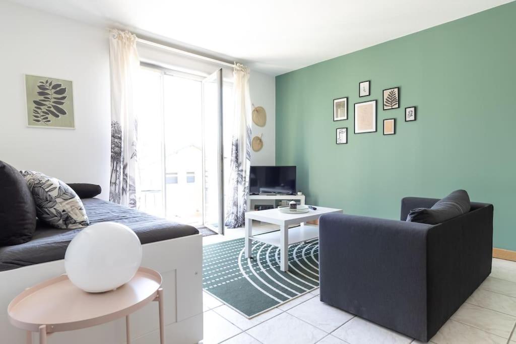 Beautiful With Terrace + Private Parking