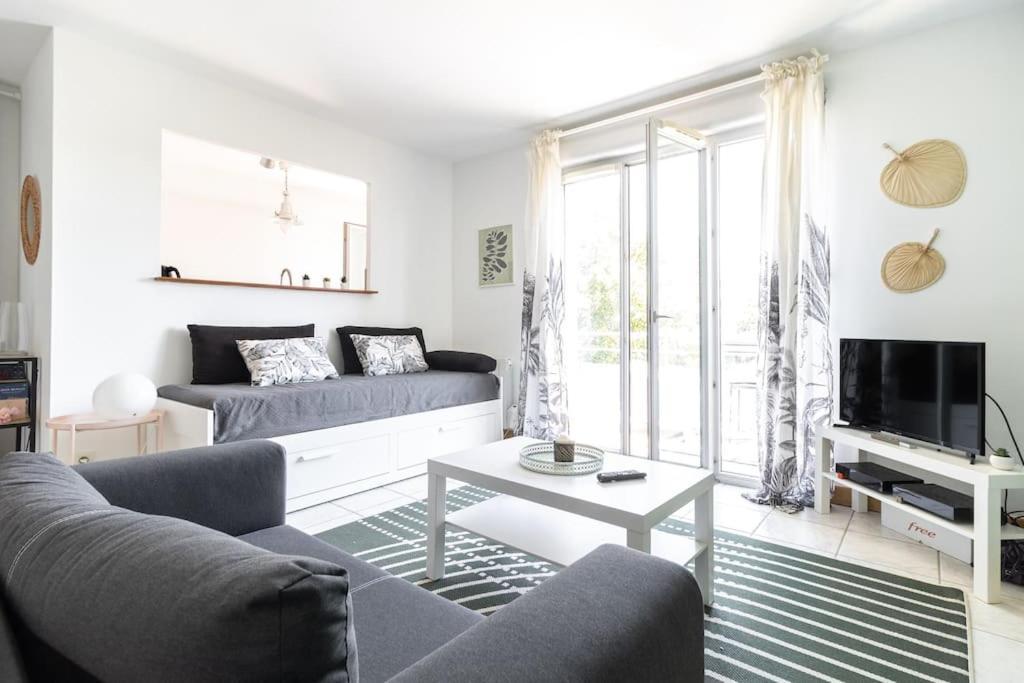 Apartment Beautiful With Terrace + Private Parking