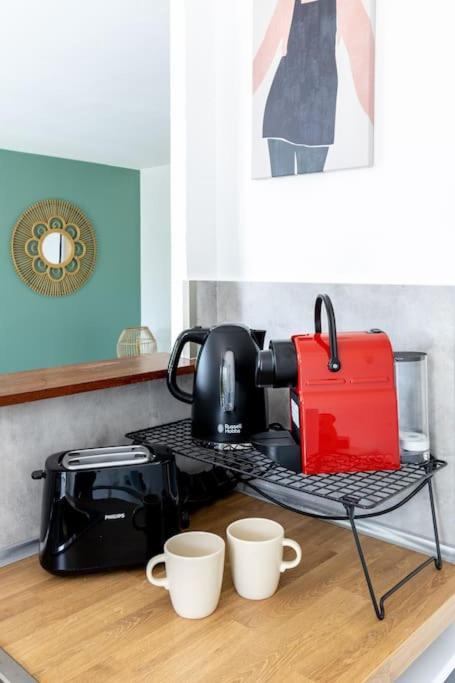 Beautiful With Terrace + Private Parking Apartment *