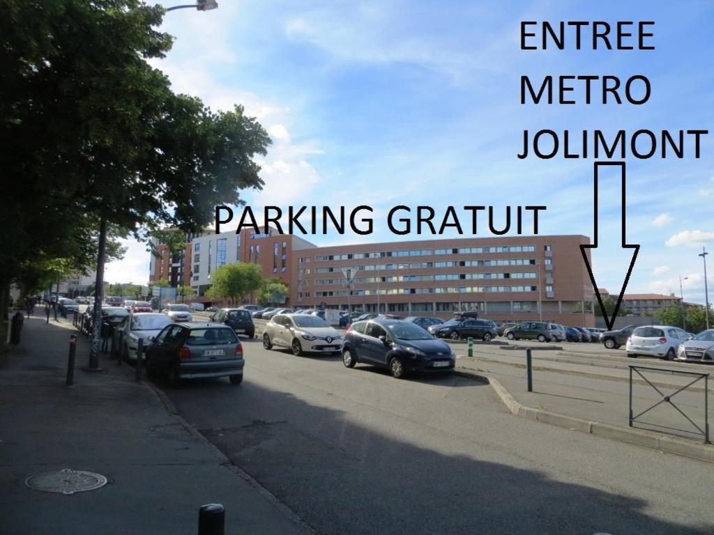 Pratique, Complet Sur, Metro Et Parking; Proche Du Centre, De La Gare, De La Rocade, D'un Supermarche. A Pied. Appartement
