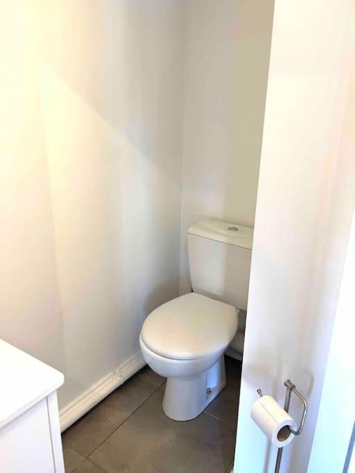 Appartement Neuf! Studio Lumineux, Gare A 200m!