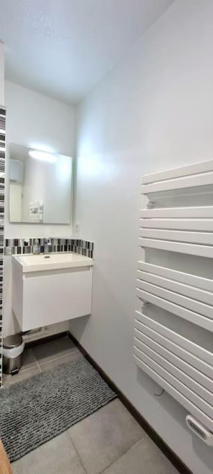 T2 Pool & Terrasse - Parking - Metro - Wifi