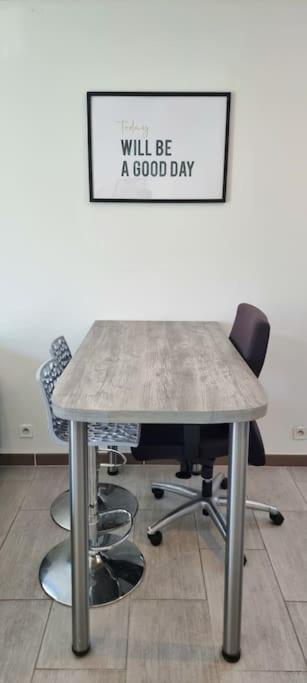 T2 Pool & Terrasse - Parking - Metro - Wifi *