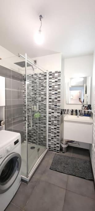 T2 Pool & Terrasse - Parking - Metro - Wifi *