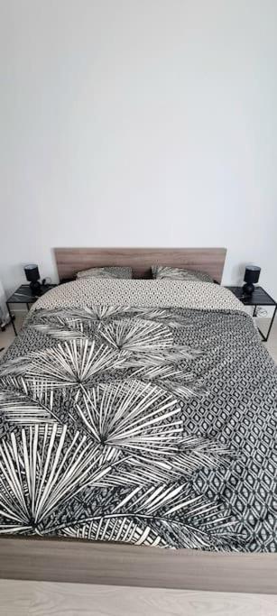 T2 Pool & Terrasse - Parking - Metro - Wifi