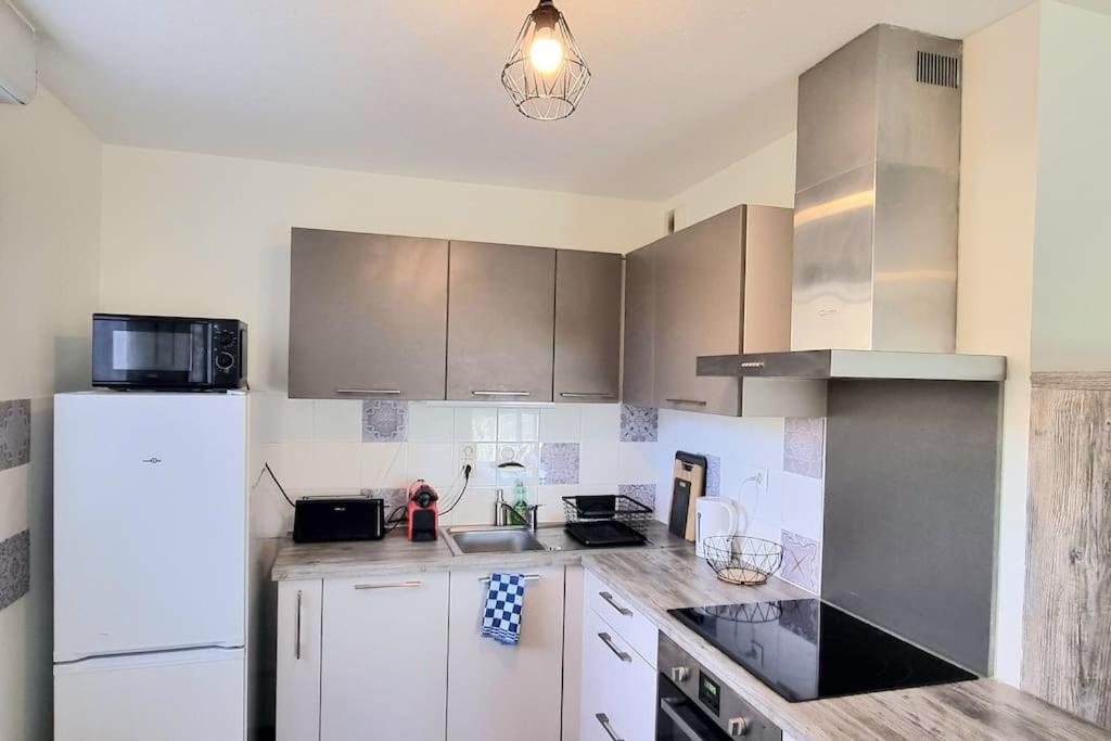 T2 Pool & Terrasse - Parking - Metro - Wifi *