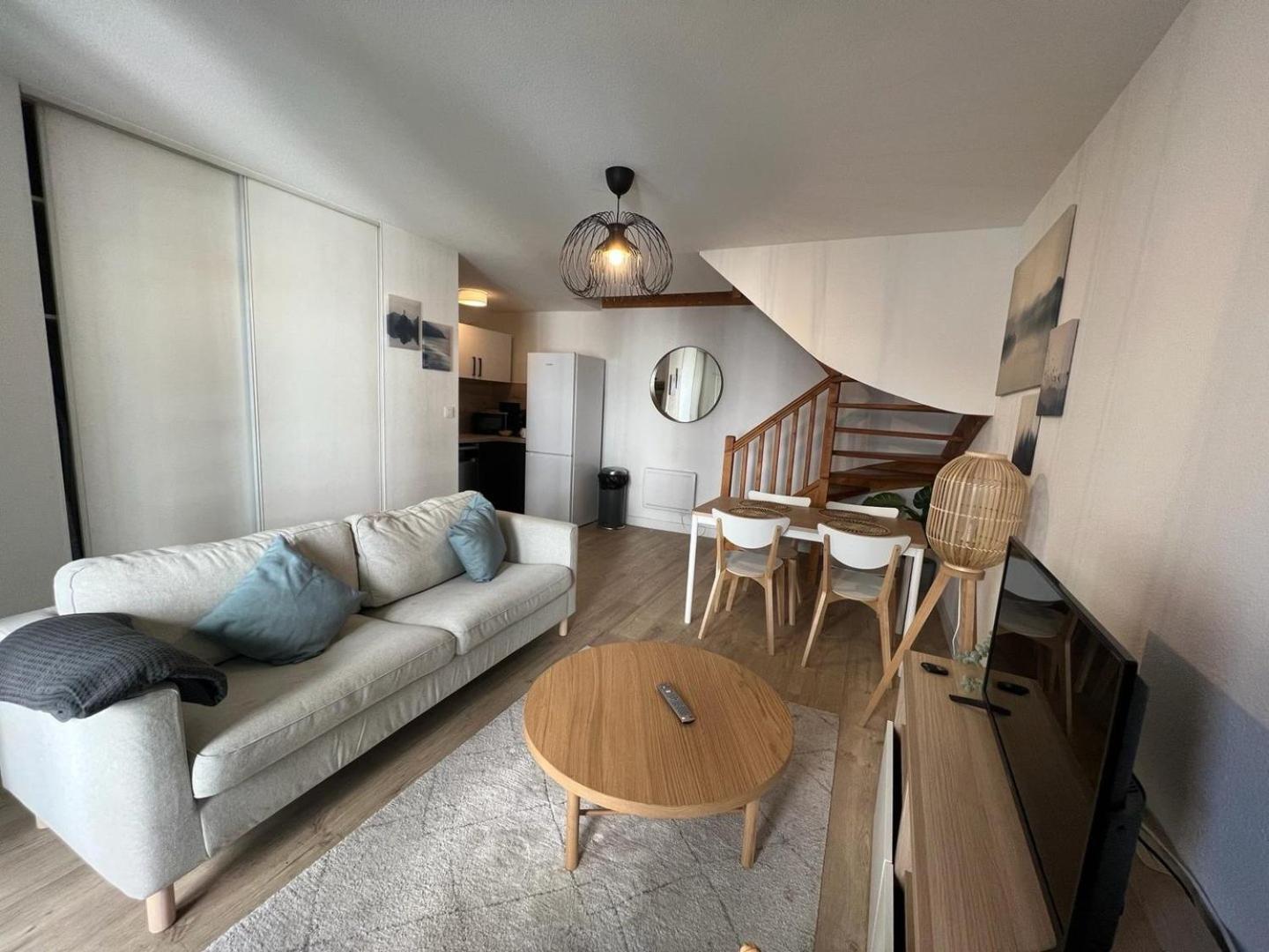 Beau T3 - Stationnement Prive Apartment