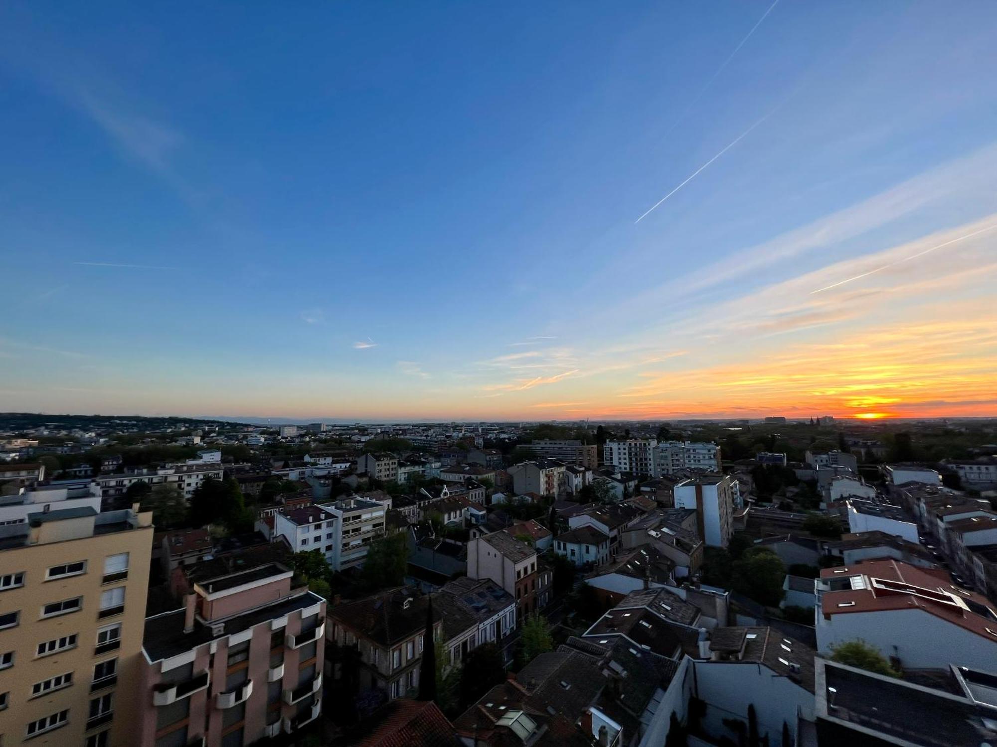 Sunset Duplex - Grand-rond, Jardin Des Plantes, Centre-ville, 2 Bdrs 60m2, Ac, Free Public Car Park 200m Away, Netflix - T3 60m2 Avec Clim, Parking Public Gratuit A 200m
