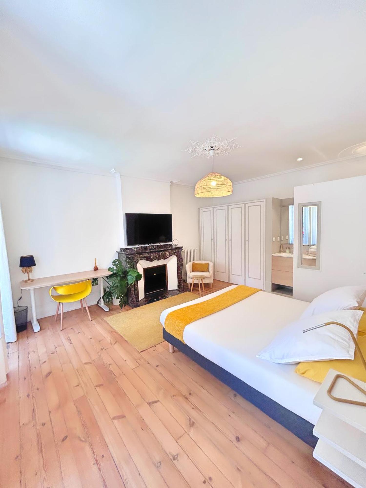 L'elegant Paradoux - 3 Sdb - 2 Wc - Ascenseur - Parking - Plein Centre Apartment *