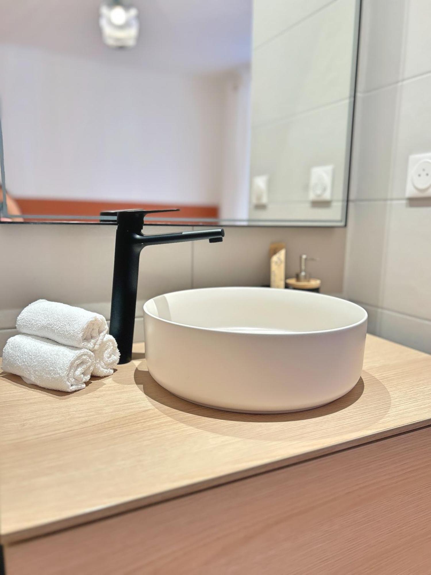 L'elegant Paradoux - 3 Sdb - 2 Wc - Ascenseur - Parking - Plein Centre Apartment