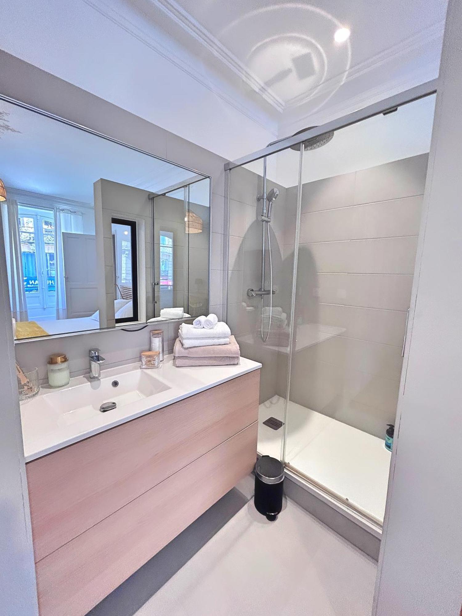 L'elegant Paradoux - 3 Sdb - 2 Wc - Ascenseur - Parking - Plein Centre Apartment *