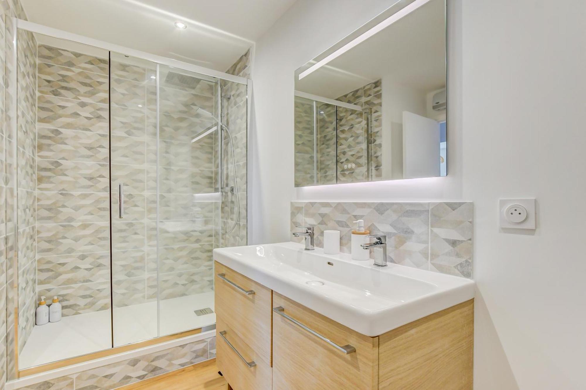 Sunset Duplex - Grand-rond, Jardin Des Plantes, Centre-ville, 2 Bdrs 60m2, Ac, Free Public Car Park 200m Away, Netflix - T3 60m2 Avec Clim, Parking Public Gratuit A 200m *