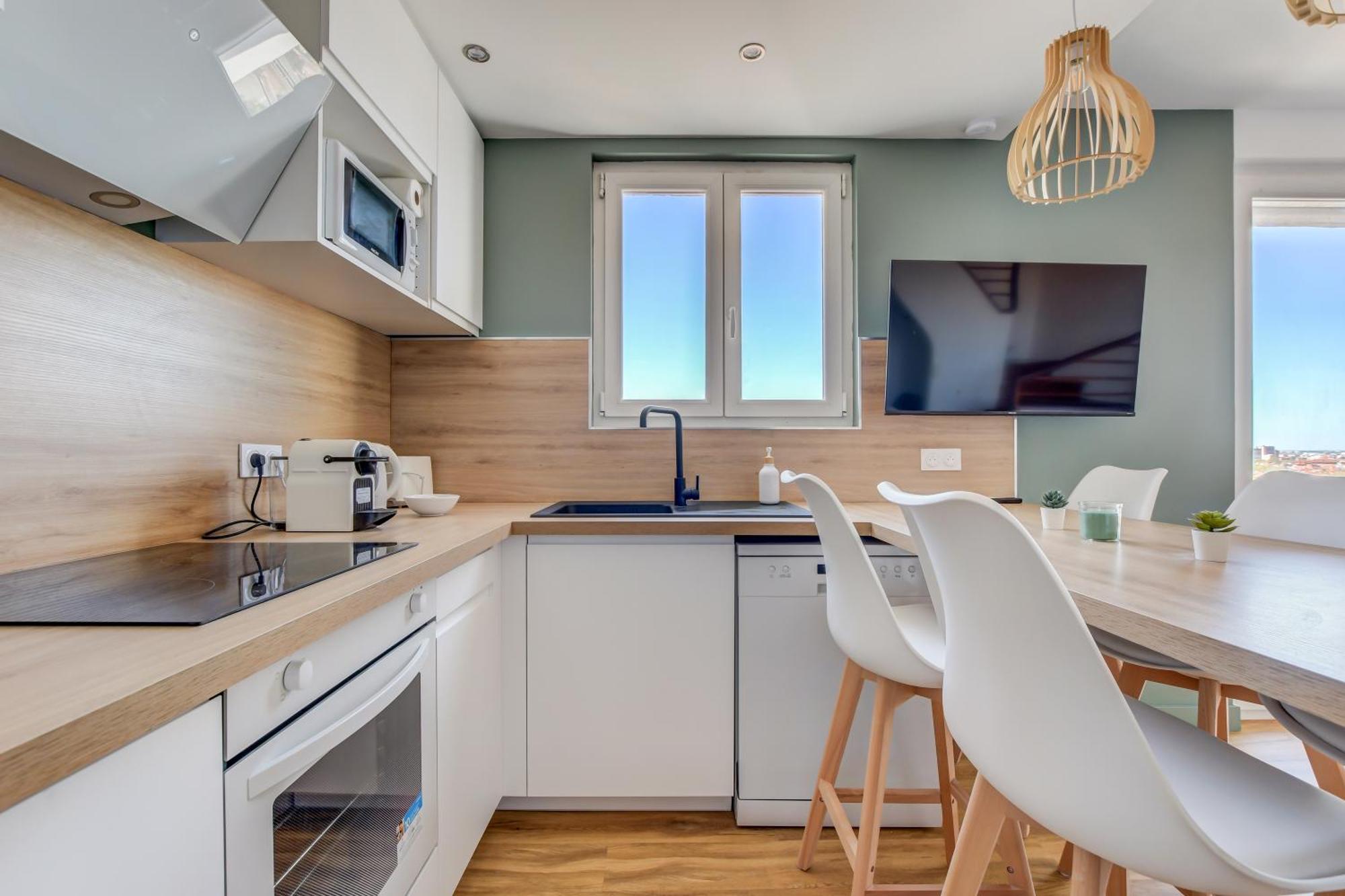 Sunset Duplex - Grand-rond, Jardin Des Plantes, Centre-ville, 2 Bdrs 60m2, Ac, Free Public Car Park 200m Away, Netflix - T3 60m2 Avec Clim, Parking Public Gratuit A 200m