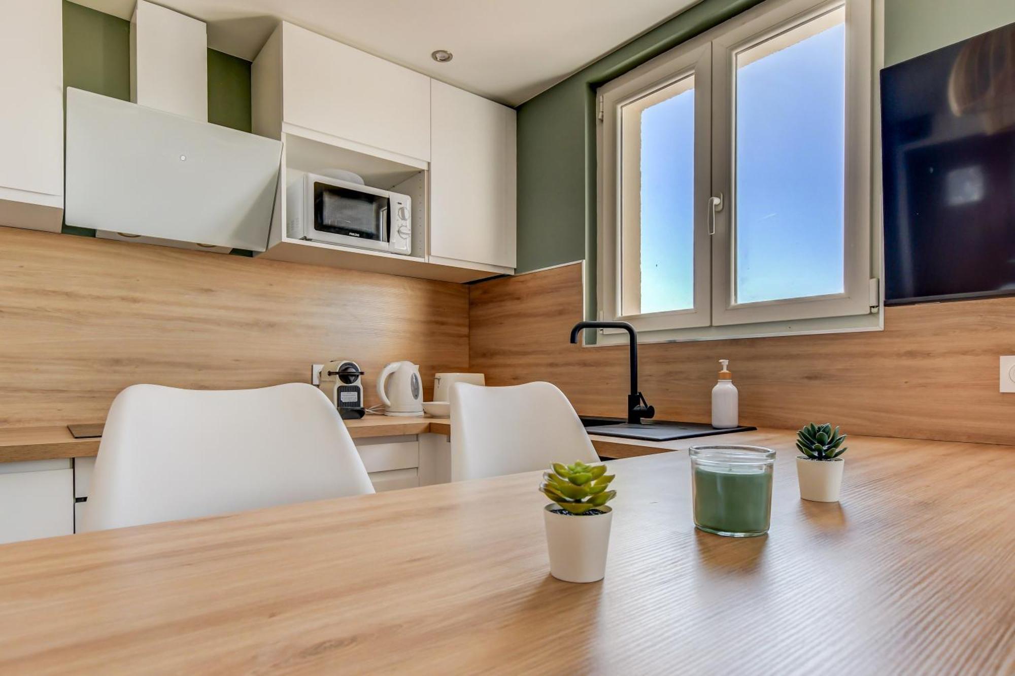 Sunset Duplex - Grand-rond, Jardin Des Plantes, Centre-ville, 2 Bdrs 60m2, Ac, Free Public Car Park 200m Away, Netflix - T3 60m2 Avec Clim, Parking Public Gratuit A 200m