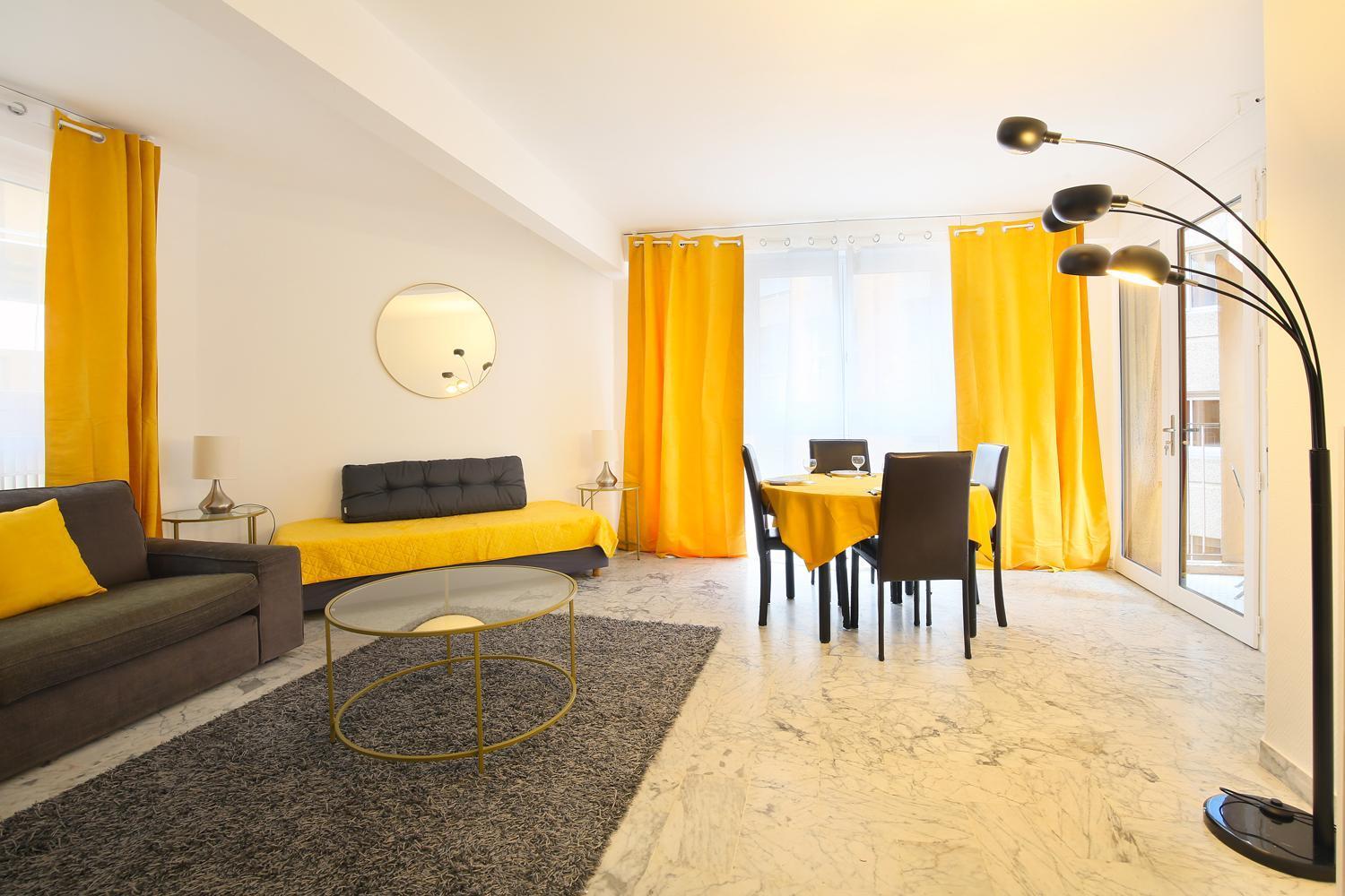 Le Jaune Place Saint Georges 100m Parking Terrasse
