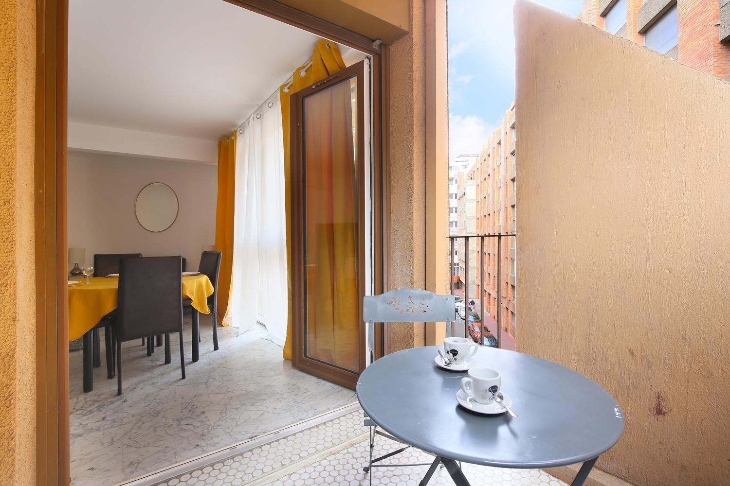 Appartement Le Jaune Place Saint Georges 100m Parking Terrasse *