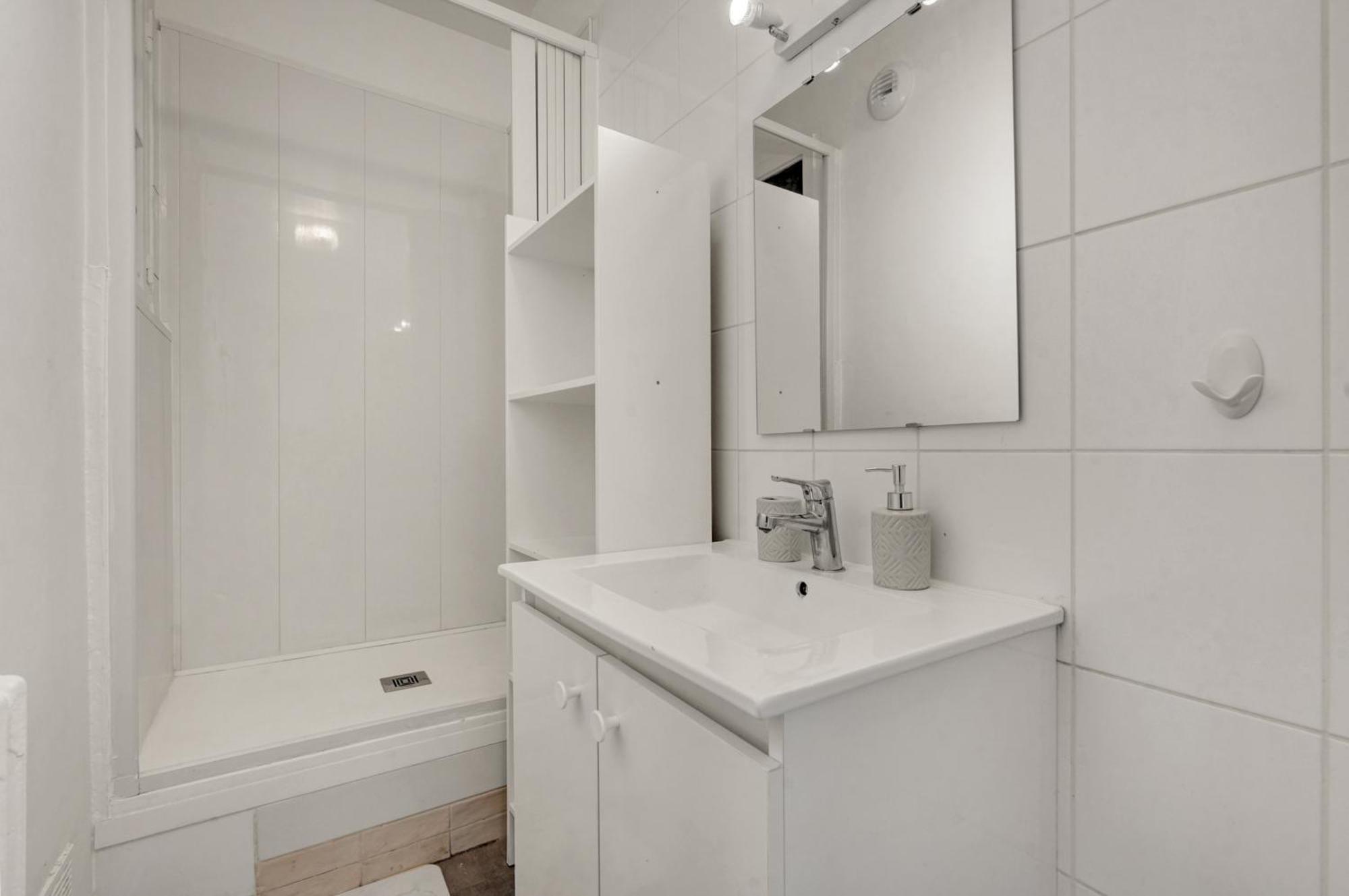 Et Petit Box Proche Metro Et Gare Apartamento *