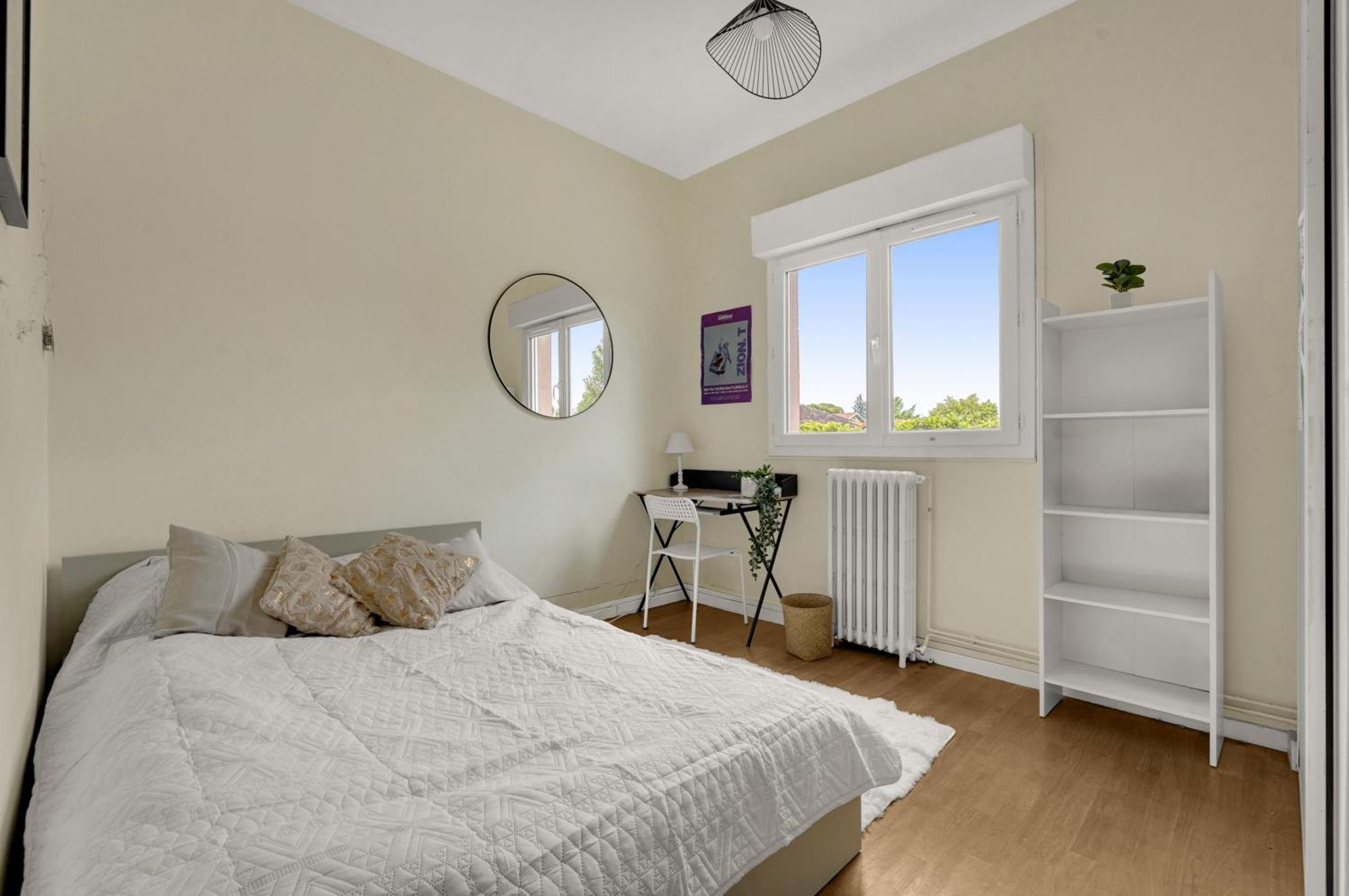 Et Petit Box Proche Metro Et Gare Apartamento