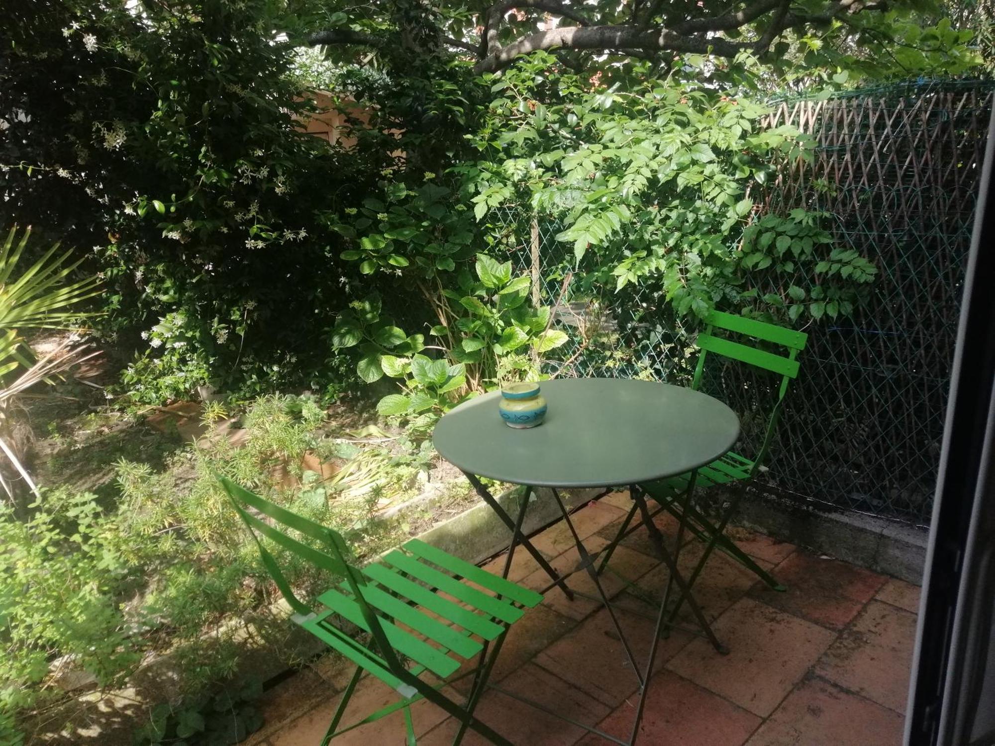 Avec Jardin Apartment