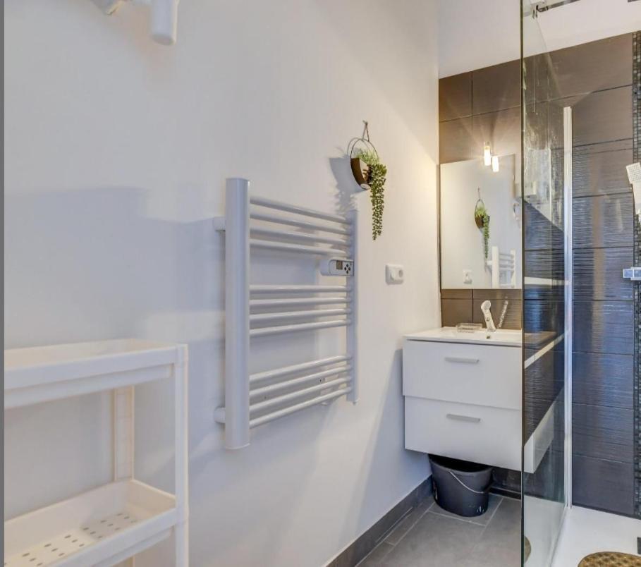 Joli Maisonnette Avec Cachet *