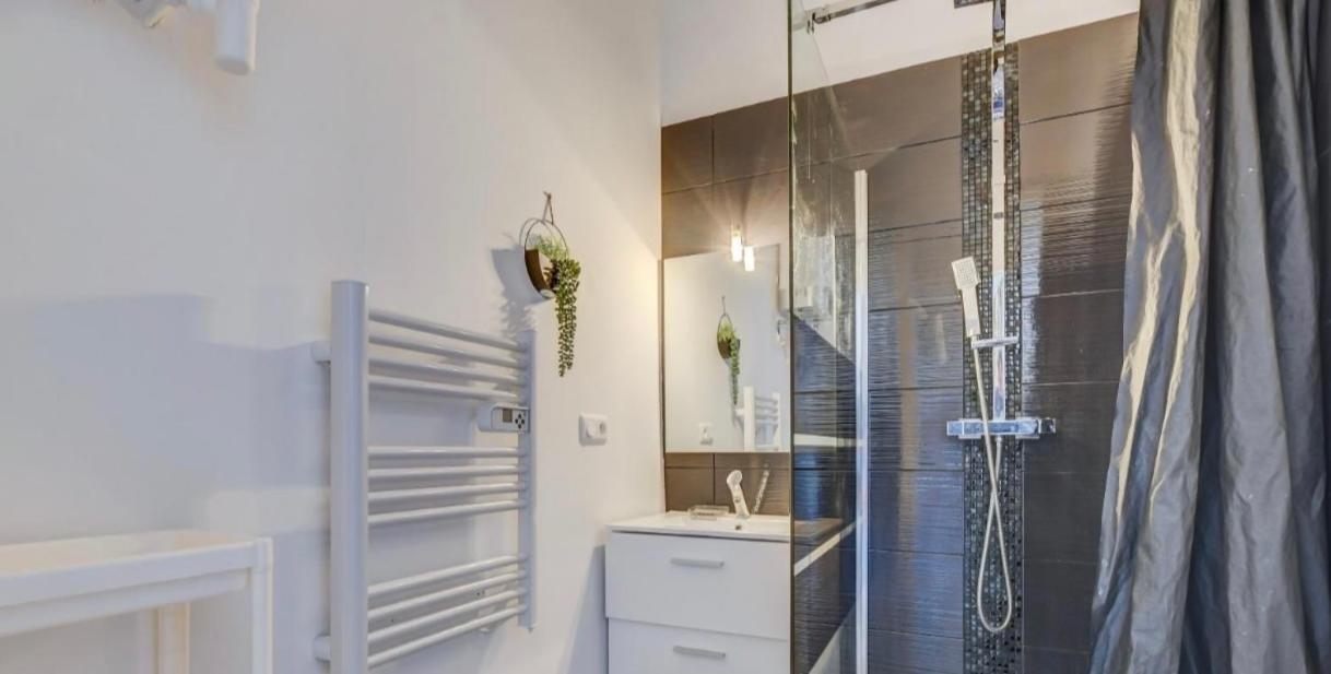 Joli Maisonnette Avec Cachet *