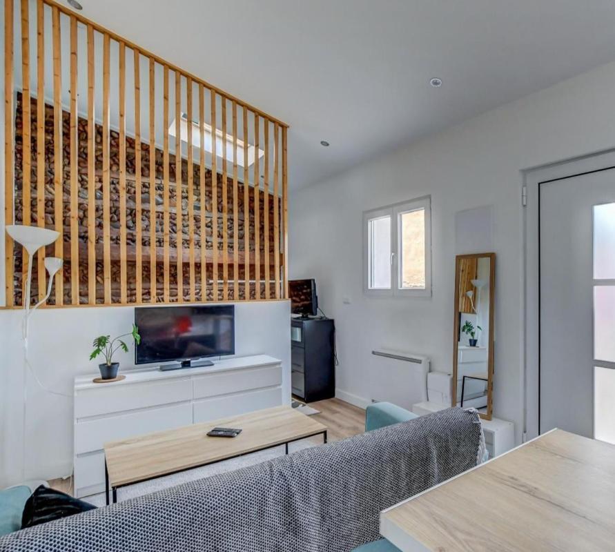 Joli Maisonnette Avec Cachet *