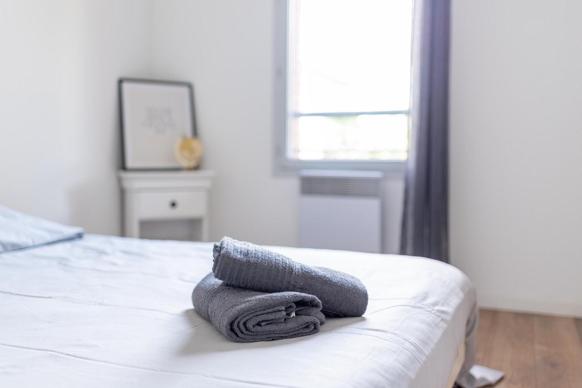 Apartamento T3 Parking Gratuit, Balcon Et Securisee *