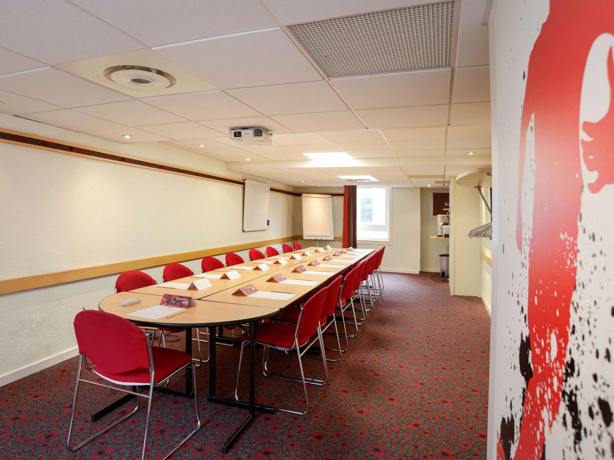 Ibis Centre 3*