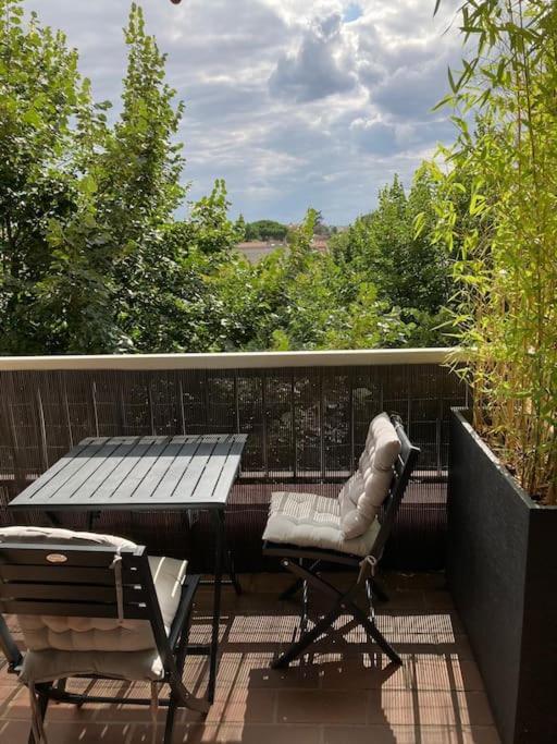 T2 Centre - Metro, Parking, Balcon Apartment